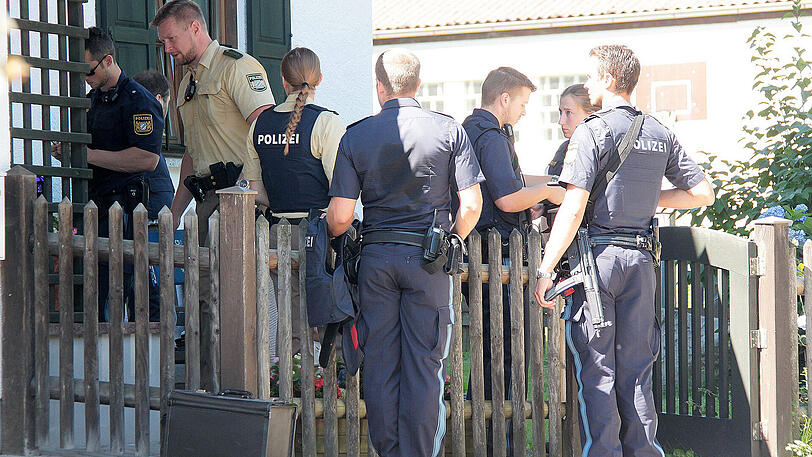 Ein Achtjähriger ist in Vogtareuth (Landkreis Rosenheim) erschossen worden. Die Bilder vom Tatort.