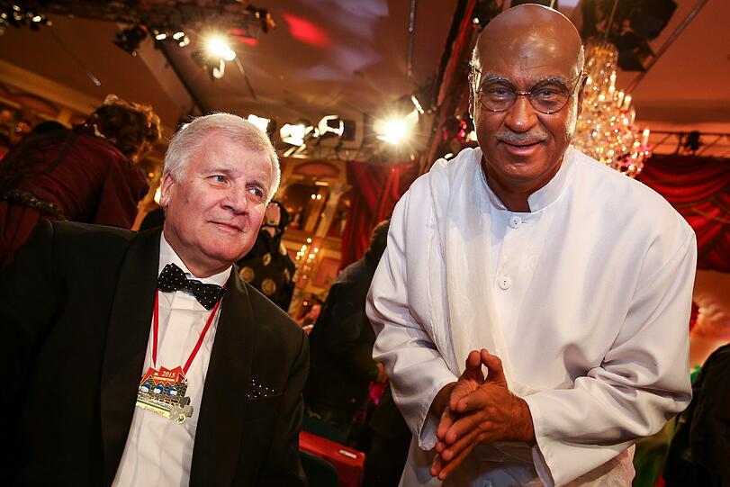 Söder als Gandhi (beim Ministerpräsidenten-Quälen auf dem Fastnachtsball in Veitshöchheim).