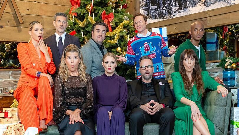 Diese Stars hat Michael Bully Herbig (obere Reihe, 2. v. r.) für das Weihnachtsspecial im Sack.