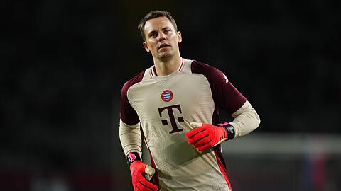 Nachdem er zuletzt vermehrt in die Kritik geraten war, erhält Manuel Neuer nun Rückendeckung von den Bayern-Bossen.