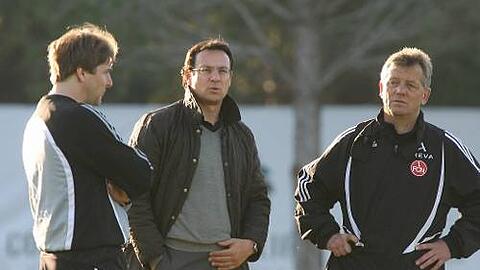 Haben es derzeit wirklich nicht leicht: Club-Trainer Michael Oenning, Manager Martin Bader und "Co" Peter Hermann (von links).