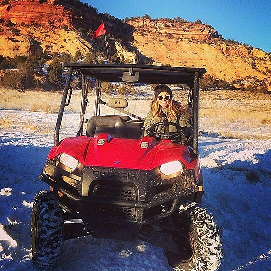 Macht auch am Steuer eine gute Figur: Heidi Klum in Utah.