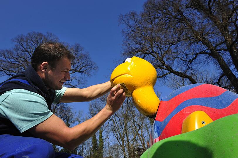 Detailarbeit am Kinderbecken.