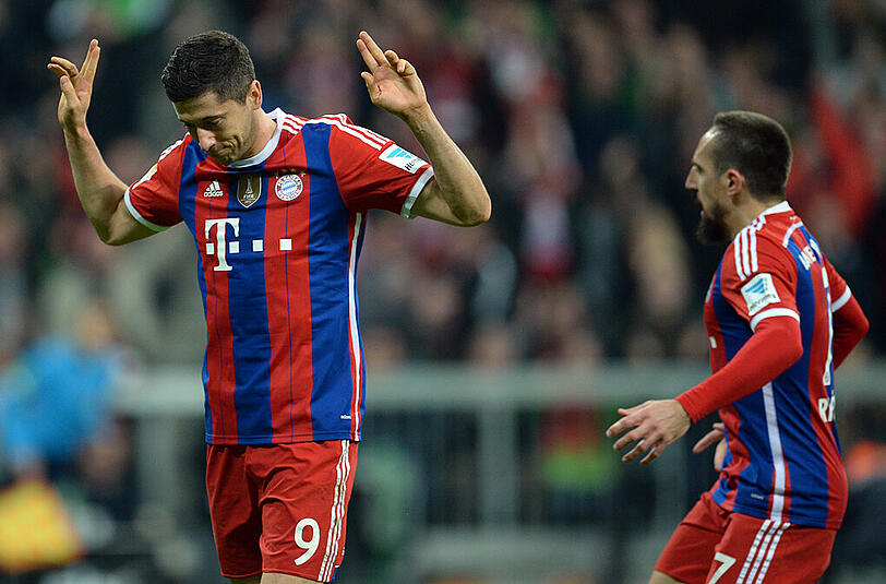 Robert Lewandowski (l.) erzielte gegen Dortmund sein fünftes Saisontor.