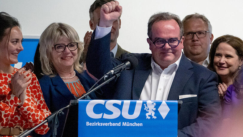 Die Münchner CSU hat ihren OB-Kandidaten gewählt: Clemens Baumgärtner tritt im März 2026 zur Kommunalwahl an. Bei der CSU hat der Kandidat aus den eigenen Reihen 97,8 Prozent der Stimmen bekommen. Die Münchner CSU hat ihren OB-Kandidaten gewählt: Clemens Baumgärtner tritt im März 2026 zur Kommunalwahl an. Bei der CSU hat der Kandidat aus den eigenen Reihen 97,8 Prozent der Stimmen bekommen.