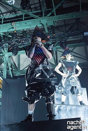 Hip-Hop a la Deichkind. Bilder von der fulminanten Show am 23.11 im Zenith in München.