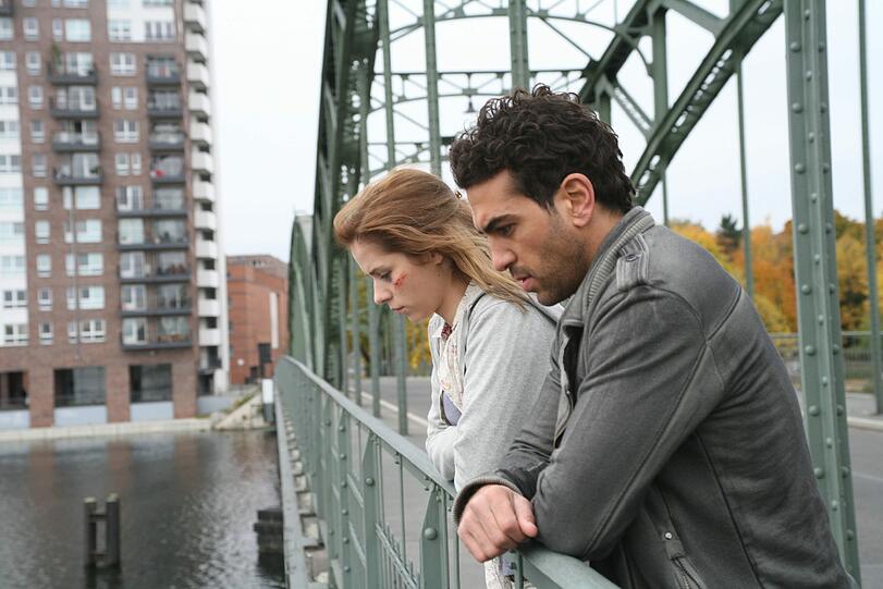 Filmszene aus "Offroad": Das Landei Meike (Nora Tschirner) verliebt sich dann natürlich in den Großstädter Salim (Elyas M'Barek).