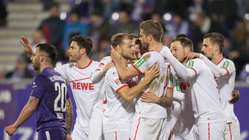 Die Spieler des 1. FC Köln feiern den Sieg in Aue. Die Spieler des 1. FC Köln feiern den Sieg in Aue.