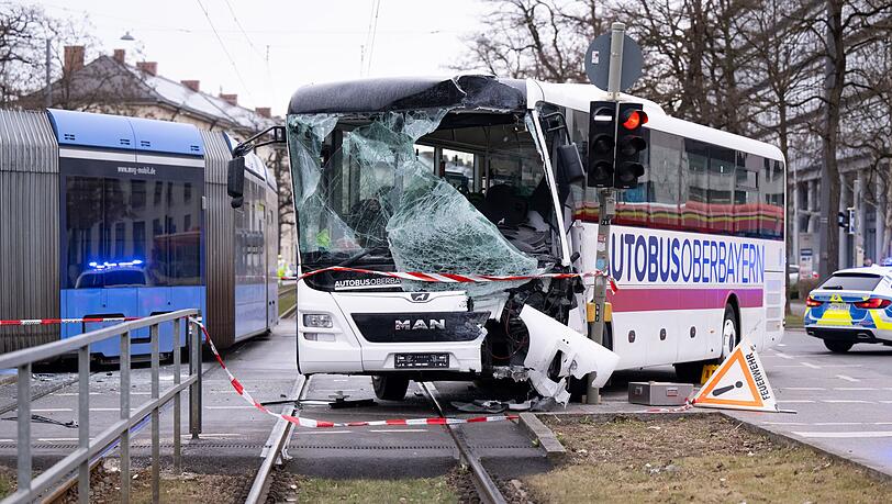 Die Ermittlungen zum Unfallgeschehen dauern an.