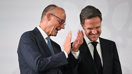 Ein Friedenspreis f&uuml;r ein Verteidigungsb&uuml;ndnis.