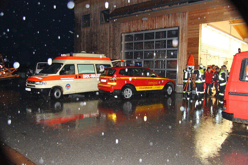 Land unter im Landkreis Rosenheim. Die Bilder von den Aufräumarbeiten in Riedering.