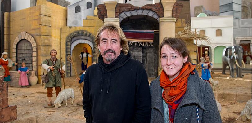 Angeblich ist es die größte Krippe der Welt: Zurzeit entsteht in der Münchner Kirche St. Maximilian eine der wohl
größten Weihnachtskrippen überhaupt. Erbauer: Bildhauer Rainer Maria Strixner