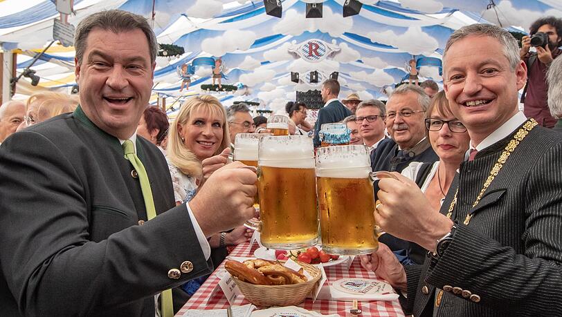 Markus Söder (l, CSU), Ministerpräsident von Bayern, und Markus Pannermayr (CSU), Oberbürgermeister von Straubing beim Festakt zur Eröffnung des Gäubodenvolksfests. Markus Söder (l, CSU), Ministerpräsident von Bayern, und Markus Pannermayr (CSU), Oberbürgermeister von Straubing beim Festakt zur Eröffnung des Gäubodenvolksfests.