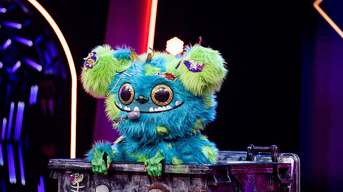 Die Figur "Mülli Müller" steht in der Prosieben-Show "The Masked Singer" auf der Bühne.