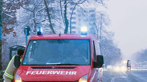 Keine Ampel, kein Licht,  Restaurants, Kioske, Tankstellen und Superm&auml;rkte sind verschlossen.