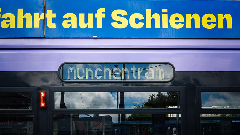 Wer sie nicht gleich an der Farbe erkennt: Es steht auch "Münchentram" auf der Anzeige. Wer sie nicht gleich an der Farbe erkennt: Es steht auch "Münchentram" auf der Anzeige.