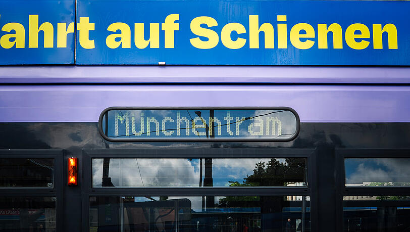 Wer sie nicht gleich an der Farbe erkennt: Es steht auch "Münchentram" auf der Anzeige. Wer sie nicht gleich an der Farbe erkennt: Es steht auch "Münchentram" auf der Anzeige.
