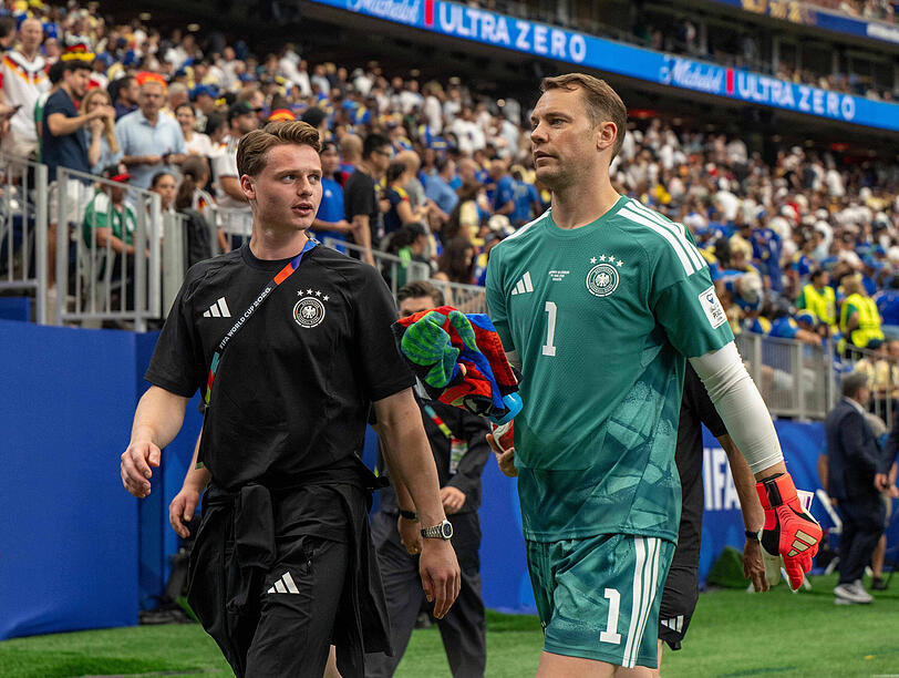 Auch in der Nationalmannschaft könnte Urbig (l.) auf Neuer folgen. Auch in der Nationalmannschaft könnte Urbig (l.) auf Neuer folgen.