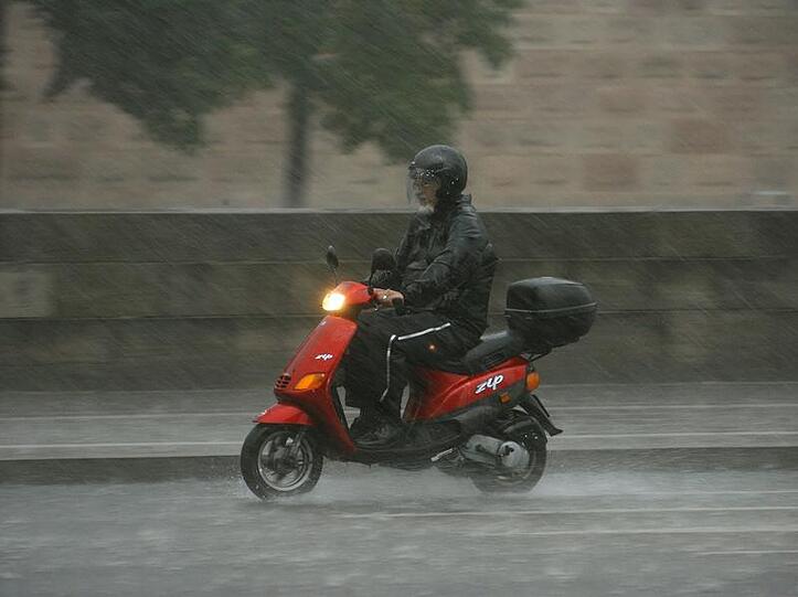 Motorroller (Symbolbild)