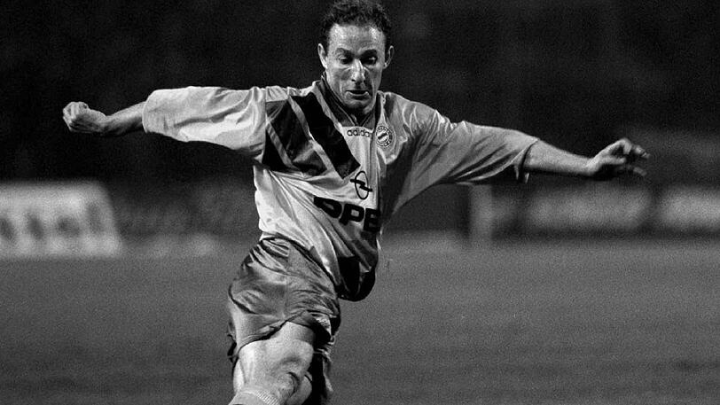 Der erste Franzose bei den Bayern: Jean-Pierre Papin kam 1994 vom AC Mailand, hatte aber den Zenit seines Schaffens damals bereits überschritten. Die erhofften Tore von ihm und seinem bulgarischen Sturmpartner Emil Kostadinov fielen recht spärlich aus, zwei Jahre später wechselte er zu Girondins Bordeaux.