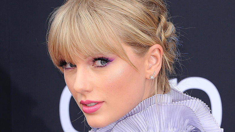 Feuer-speiende Drachen würden Taylor Swift auch gut stehen
