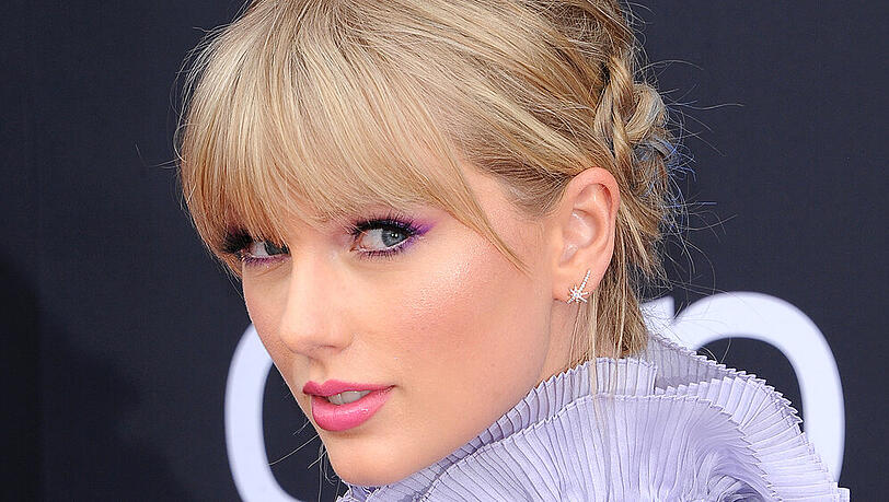 Feuer-speiende Drachen würden Taylor Swift auch gut stehen