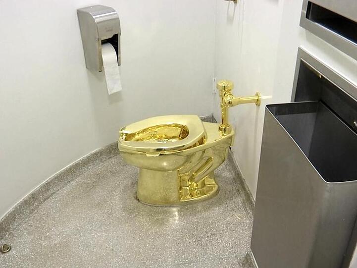 Die 18-karätige goldene Toilette "America" des italienischen Künstlers Maurizio Cattelan.
