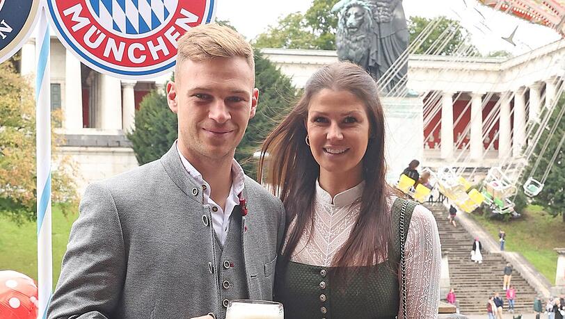 Joshua und Lina Kimmich (hier beim Oktoberfest in München) sind seit 2022 verheiratet und vierfache Eltern.