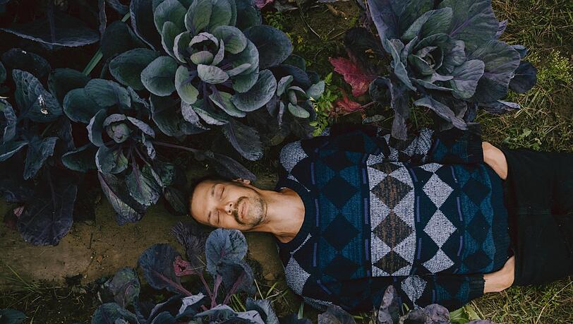 Farblich abgestimmt auf die Natur: Maxi Pongratz mal ganz entspannt. Farblich abgestimmt auf die Natur: Maxi Pongratz mal ganz entspannt.