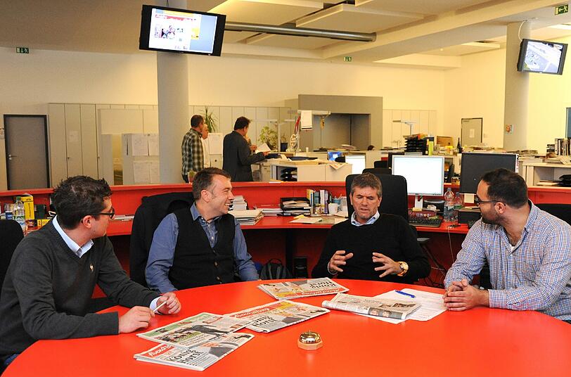 Am Montag war Friedhelm Funkel zu Gast bei der AZ. Der neue Löwen-Trainer begutachtete nicht nur die Redaktionsräume, sondern stellte sich auch am AZ-Telefon den Fragen unserer Leser. Die Bilder!