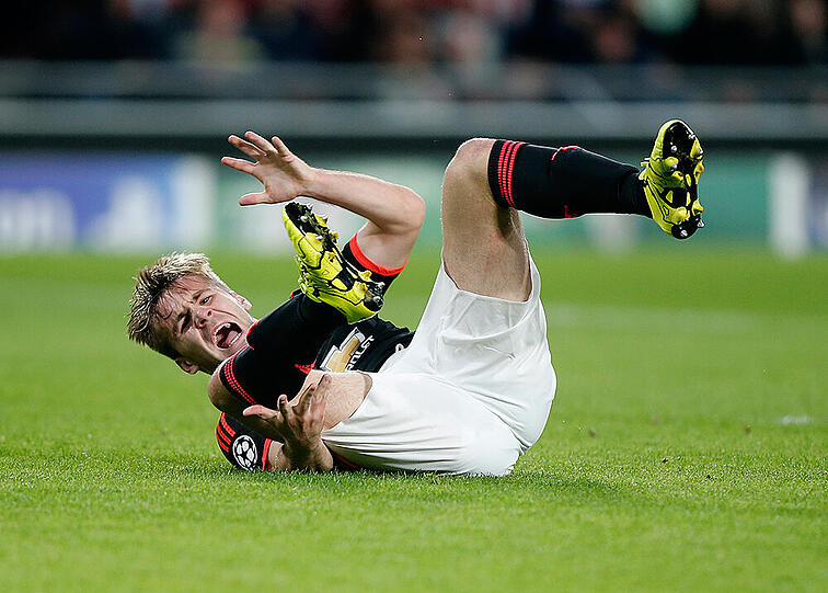 Nichts für schwache Nerven: Luke Shaw erlitt einen doppelten Schienbeinbruch - das Foul zum Durchklicken.