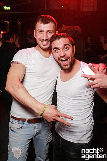 Auch an den Weihnachtsfeiertagen hatte der Neuraum geöffnet. Klicken Sie sich durch die Partybilder vom 24. und 25. Dezember.