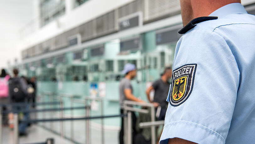 Bei Grenzkontrollen erwischen Bundespolizisten am Münchner Airport regelmäßig Straftäter, viele von ihnen bereits verurteilt (Symbolbild).