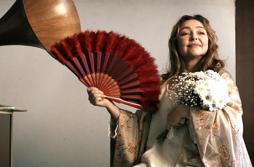 Ja, ich bin eine Diva, aber eine liebenswerte: Catherine Frot als &bdquo;Madame Marguerite&ldquo; mit ihrer &bdquo;Kunst der schiefen Töne&ldquo;.