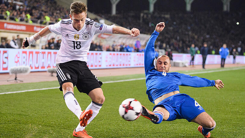 Seit der EM Dauer-Nationalspieler: Joshua Kimmich (l.), hier gegen Aserbaidschans Pavlo Pashayev. Seit der EM Dauer-Nationalspieler: Joshua Kimmich (l.), hier gegen Aserbaidschans Pavlo Pashayev.
