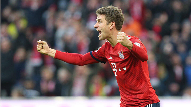 Thomas Müller NOTE 2:

Weil Arjen Robben noch nicht ganz fit ist (Bank) und Serge Gnabry wegen Adduktorenproblemen fehlte, diesmal Rechtsaußen &ndash; und Vollstrecker. Hat seine Torallergie überwunden. Traf nach akrobatischem Stoppen des Balles geschickt zum 2:0 (21.) und mit links zum 3:1 (58.), seine ersten Liga-Tore seit dem 1. September.