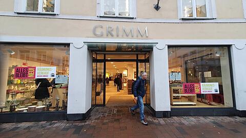 Nach der Renovierung soll sich der Haupteingang des Geschäfts Grimm nicht mehr in der Oberen Hauptstraße 17, sondern in der Oberen Domberggasse befinden. Das Geschäft bleibt während des Umbaus geöffnet.