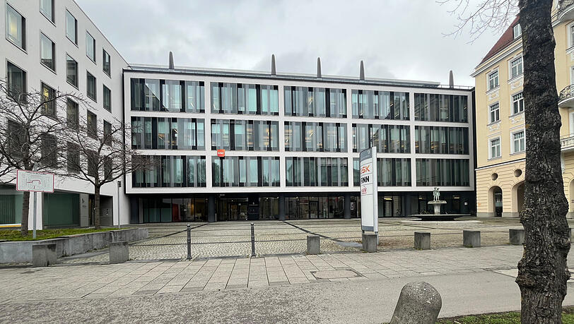 In diesem Bürohaus in Bogenhausen ist viel frei geworden – genug Platz für 110 Staatsdiener.
