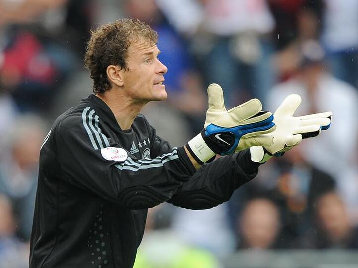 Wo ist das nächste Fettnäpfchen? Jens Lehmann, 39, Torhüter. Foto: GES/Augenklick