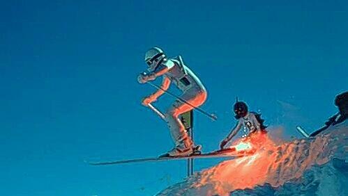 Mit atemberaubenden Stunts auf der Skipiste begeisterte Regisseur Willy Bogner bei seinem Film-Spektakel "Feuer und Eis", das 1986 erstmals in die Kinos kam. Mit atemberaubenden Stunts auf der Skipiste begeisterte Regisseur Willy Bogner bei seinem Film-Spektakel "Feuer und Eis", das 1986 erstmals in die Kinos kam.