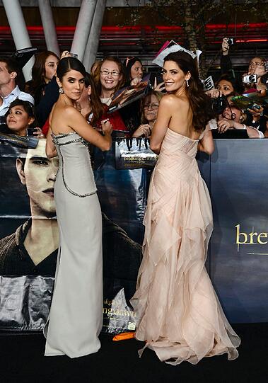 Nikki Reed (L) und Ashley Greene