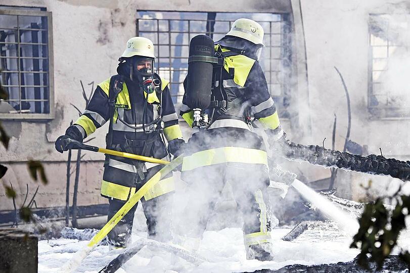 Die Bilder vom Großbrand in der Lagerhalle in Haimhausen.
