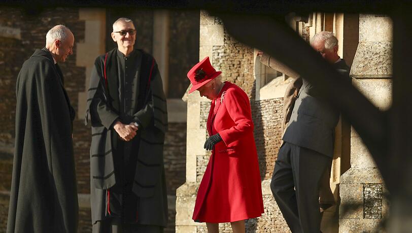 Königin Elizabeth II. ist auf dem Weg zum Weihnachtsgottesdienst Königin Elizabeth II. ist auf dem Weg zum Weihnachtsgottesdienst