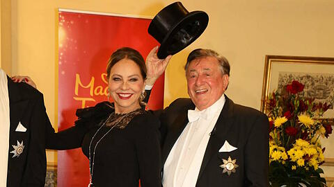 Ornella Muti und Richard Lugner haben sich für den Wiener Opernball in Schaale geworfen.