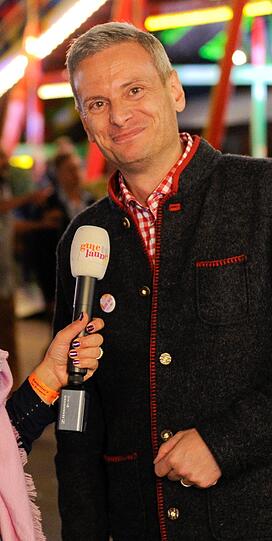 Moderator Sascha Heyna ist schon ein alter Hase im Showbiz. Sein Einzug in den Container von Promi Big Brother könnte bestimmt für neue Fans sorgen.