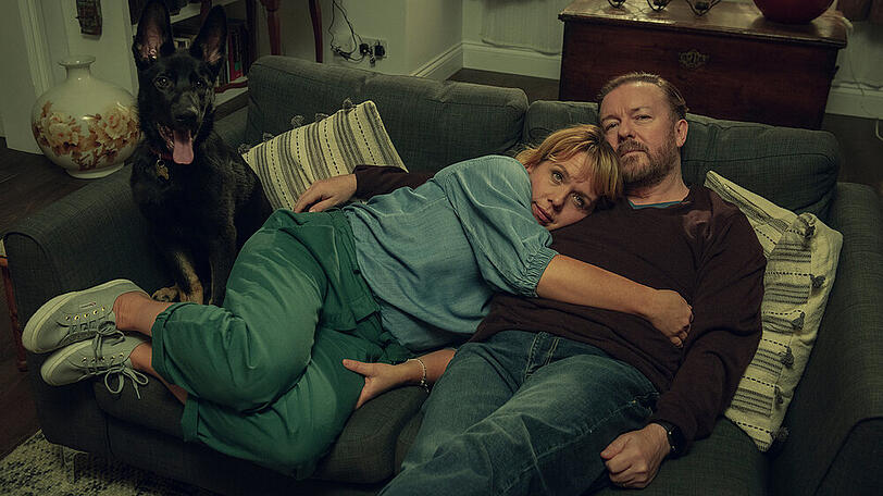 Tony Johnson (Ricky Gervais) kommt in "After Life" nicht über den Tod seiner Frau Lisa (Kerry Godliman) hinweg