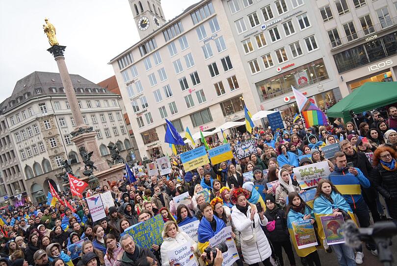 An der Demo am Freitag nahmen etliche Münchnerinnen und Münchner teil.