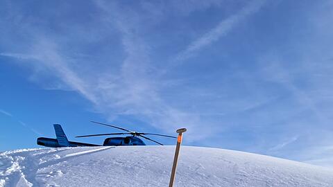 Auch Hunde waren nach dem Lawinenabgang am Finsterkopf im Einsatz.