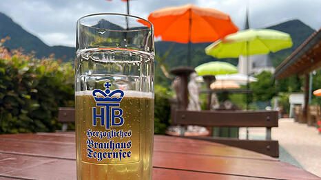 Ein Radler in Kreuth am Tegernsee.