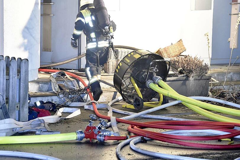 Bei einem Brand in einer Doppelhaushälfte in Haar entstand ein erheblicher Sachschaden.